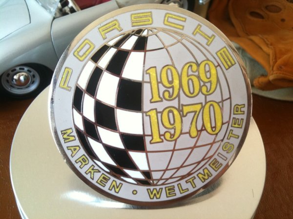 Porsche 69-70 world champion badge
